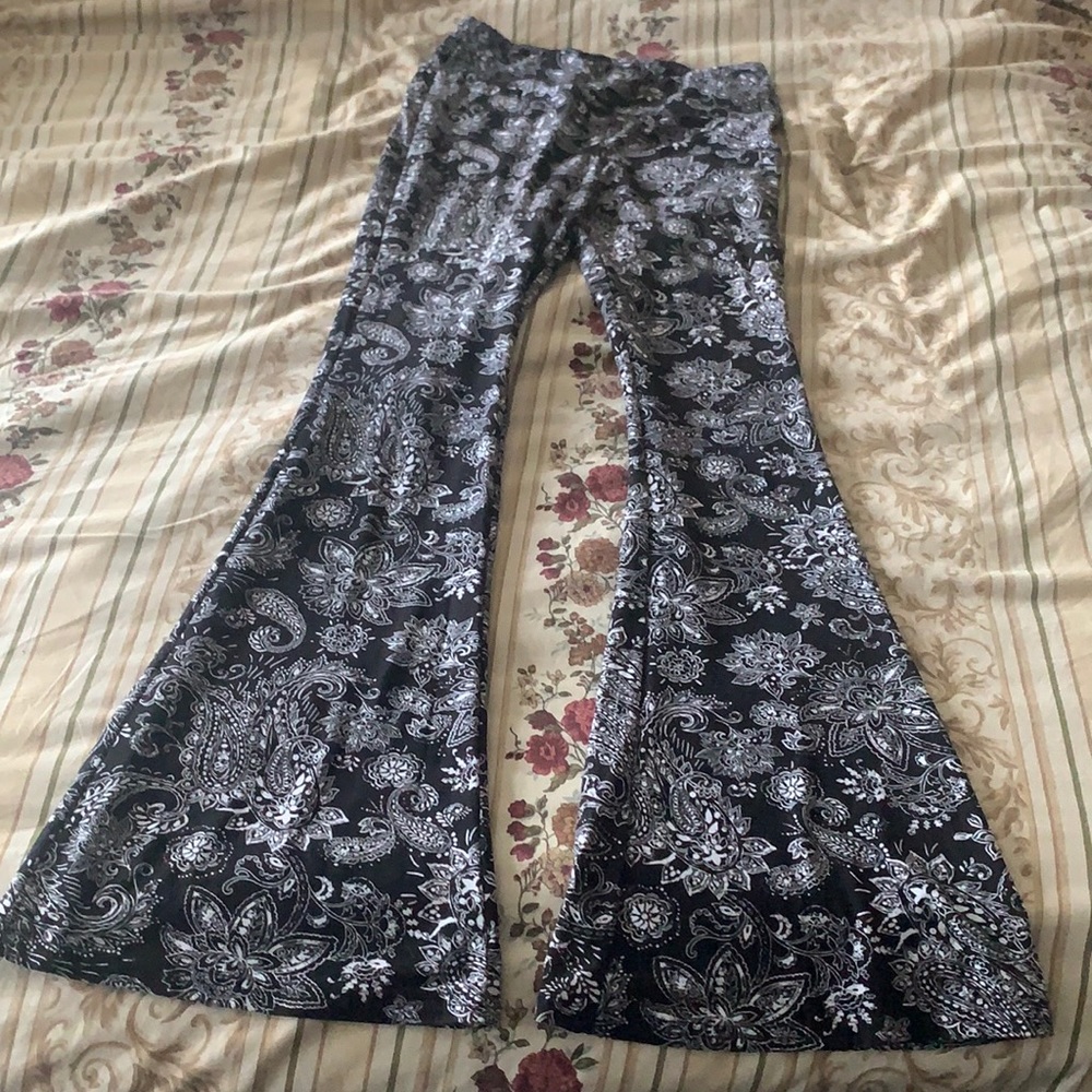 No Boundaries Women’s M Flare Pants